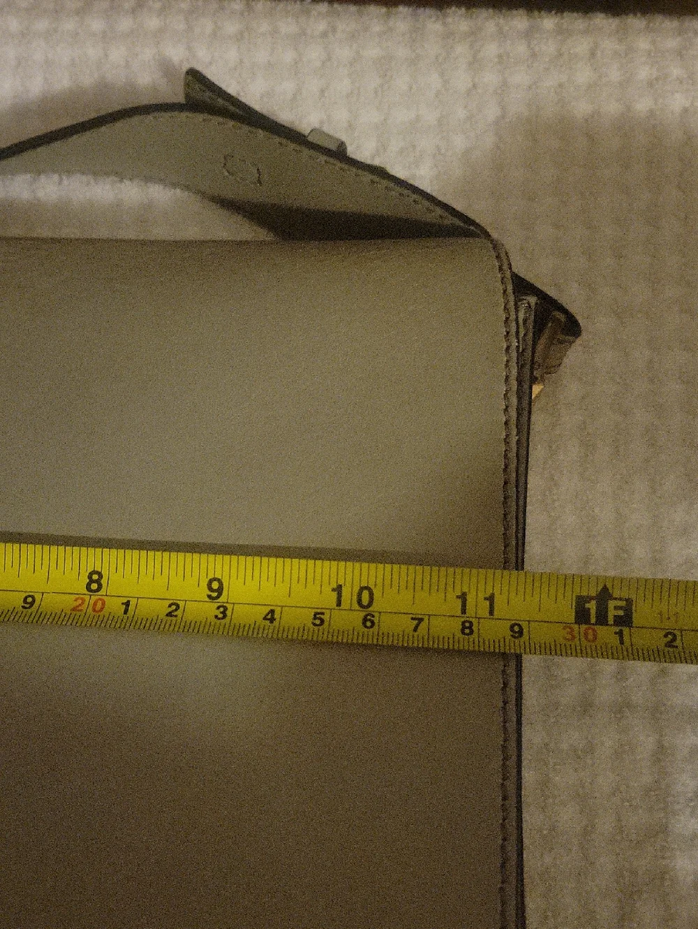 Fossil Leather Shoulder Bag Light Gray/Gold Hardware U-Shape Clasp Charm, NWOT - Picture 14 of 15